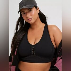Torrid NWT Black Low Impact Wireless Metal Detail Active Sports Bra Size 4